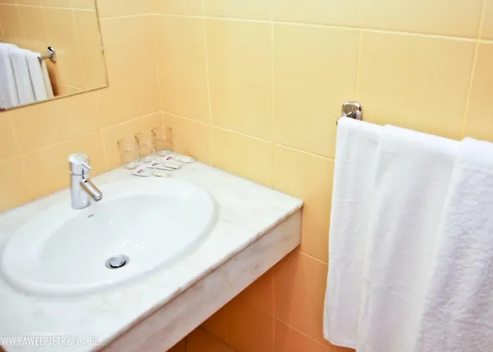 מלון Aros טיצ'י